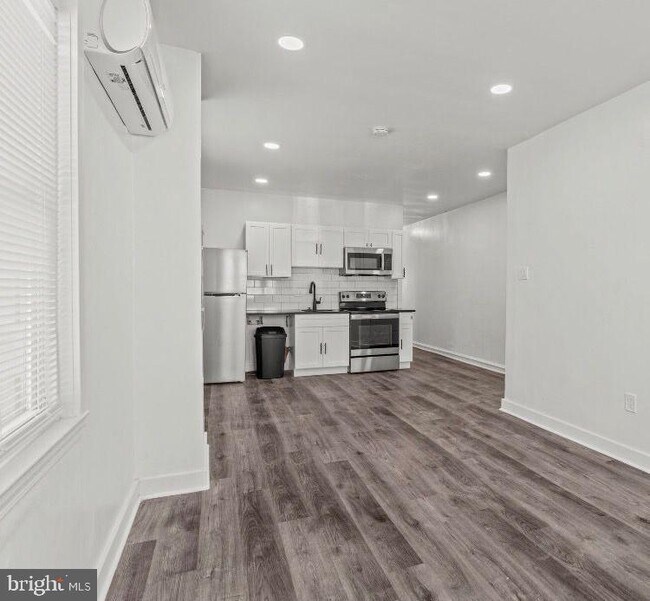 Building Photo - 2322 S 63rd St