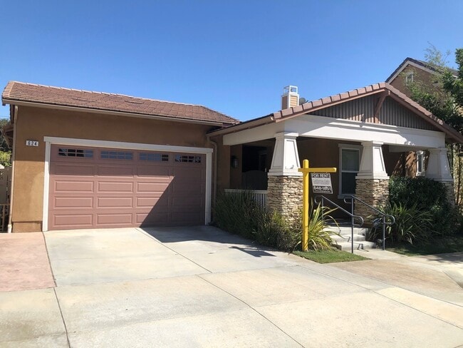 Building Photo - Upgraded East End Home featuring Air Condi...