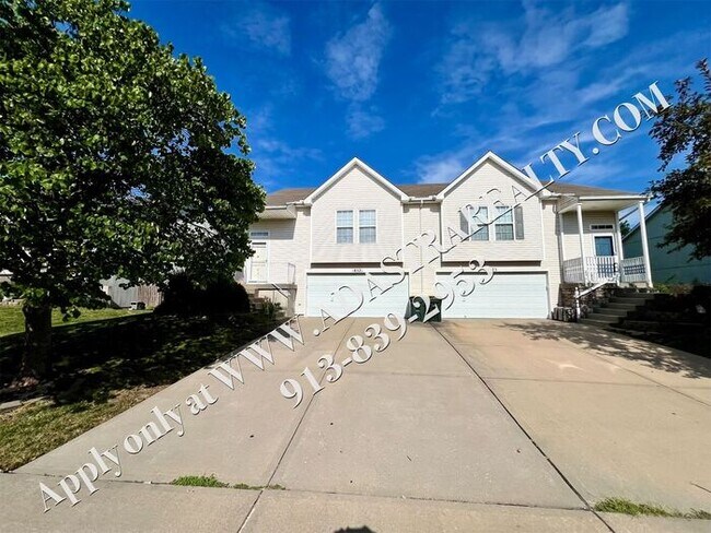 Foto del edificio - Beautiful 4 Bed Townhome in Gardner-Coming...
