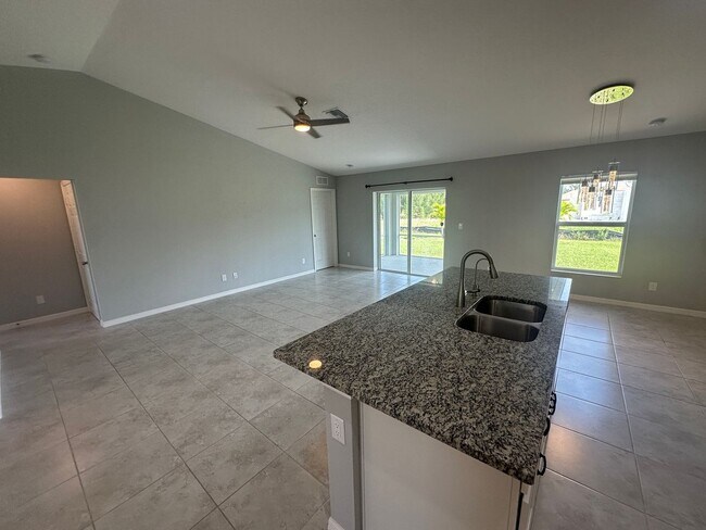 Building Photo - 3 Bedroom + Den - 2 Bathroom- NW Cape Coral