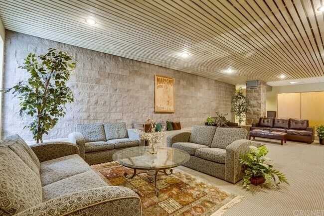 Updated lobby - 14144 Dickens St