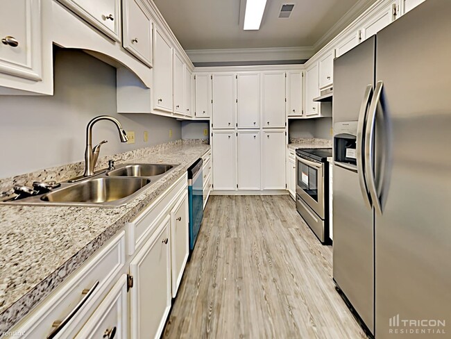 Building Photo - 242 Chisolm Cir