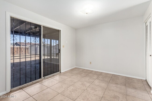 Foto del edificio - 5948 W Holly St