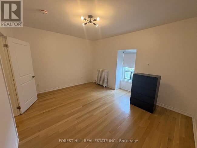 Building Photo - 756 Queen St W