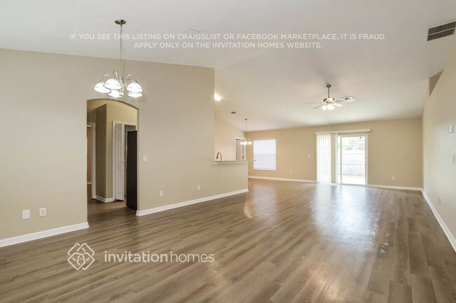 Building Photo - 11605 Lake Dr