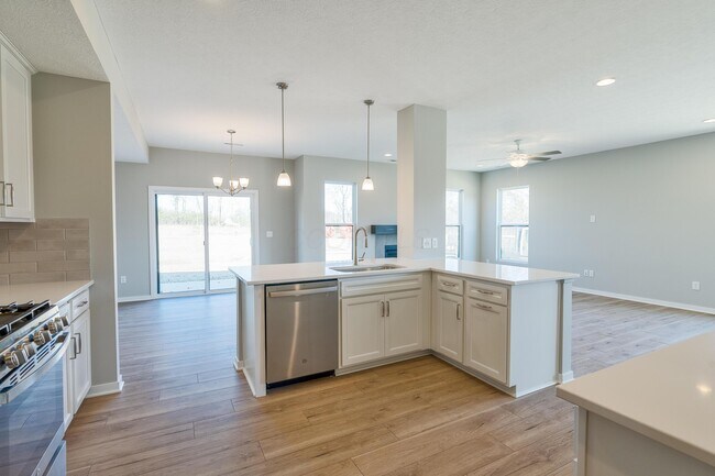 Foto del edificio - 6426 Hamilton Woods Blvd N