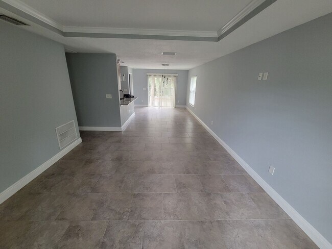 Building Photo - Beautiful Home near Busch Gardens!