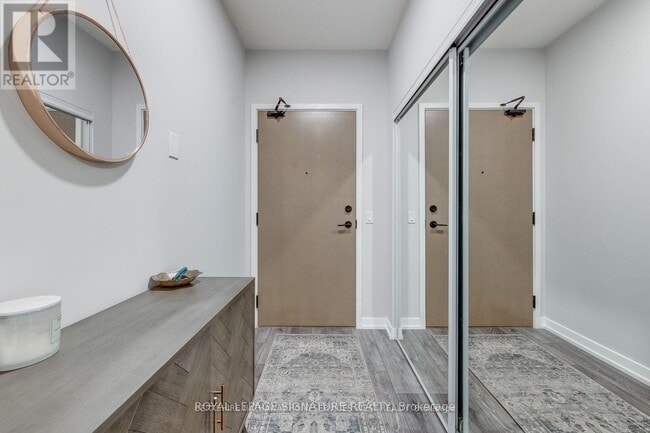 Building Photo - 225 Sumach St