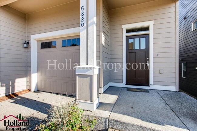 Building Photo - Beautiful 3 Bedroom Home In Outstanding Be...