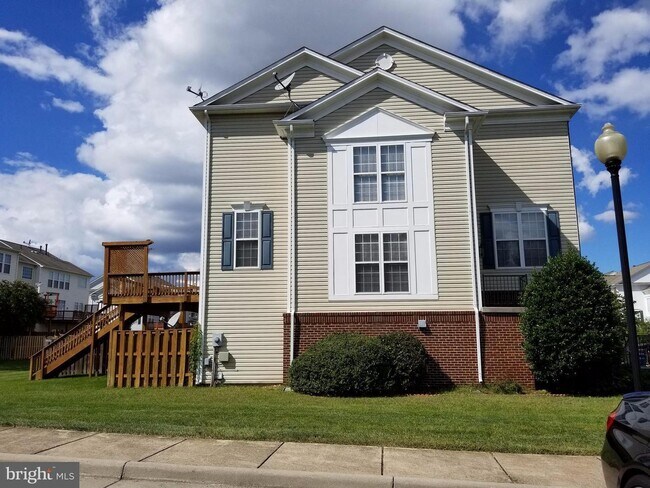 Building Photo - Welcome to this attractive property in Ash...