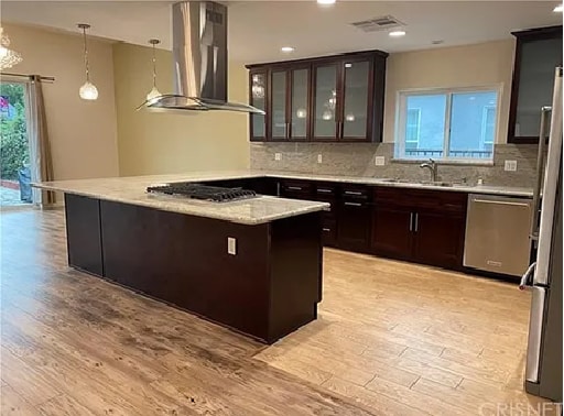 Kitchen - 6657 Enfield Ave