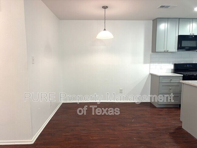 Foto del edificio - 16005 Stoneham Cir