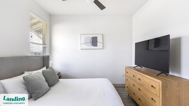 Foto del edificio - 8220 Horseman Rd