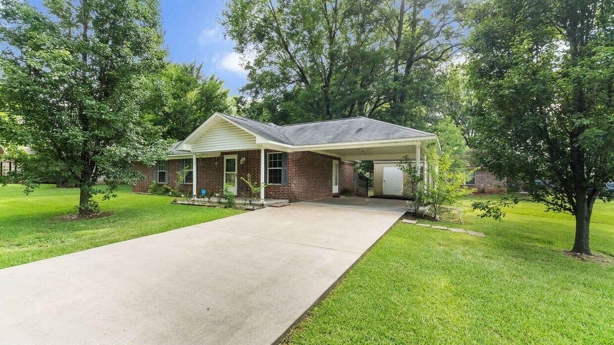 Foto principal - Charming Brick Home