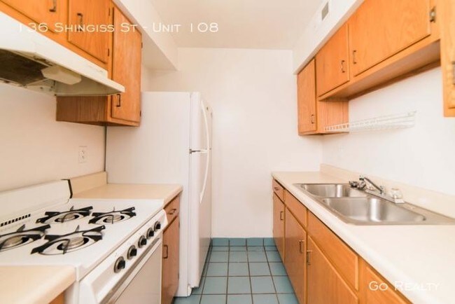 Building Photo - 2 bedroom in McKees Rocks PA 15136