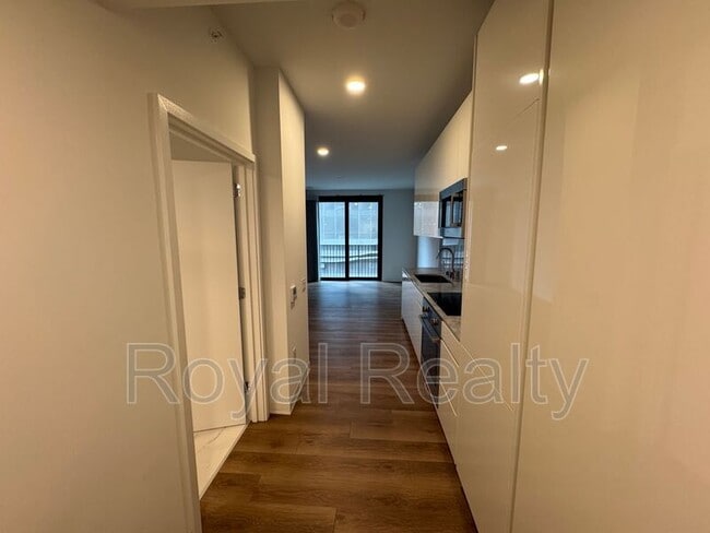 Foto del edificio - 987 Queen St