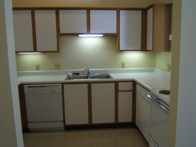 Kitchen - Findlay Village Square Apartments