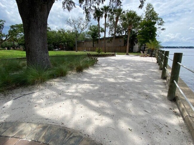 Foto del edificio - 1616 River Rd