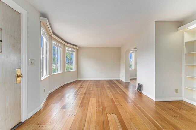 Building Photo - 301 Lincoln Ave - 3 bedroom | 2 bath | Sin...
