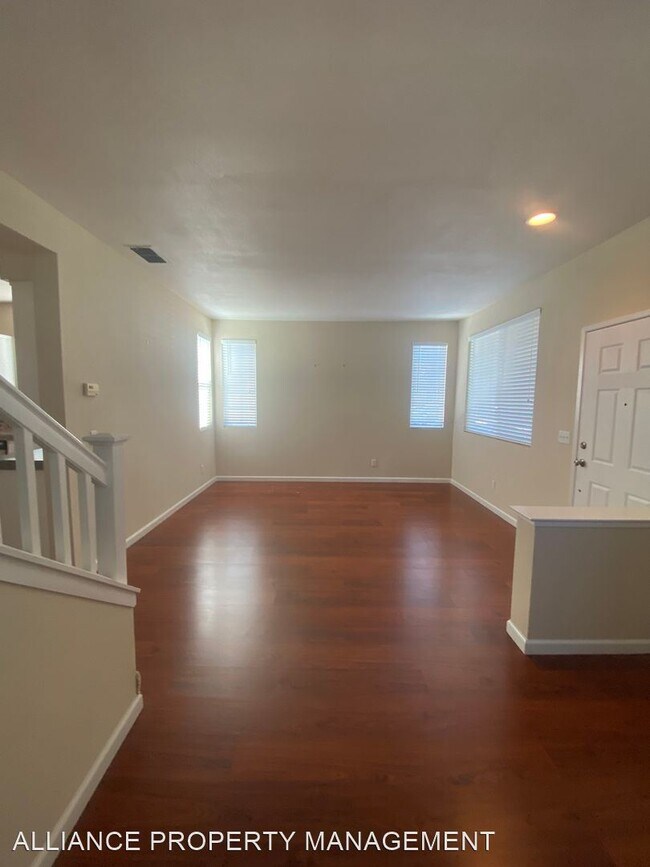 Building Photo - 3 br, 2.5 bath House - 3912 Deuce Dr.