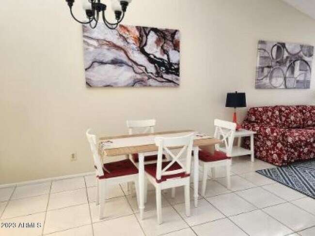 Foto del edificio - 1660 N Ventura Ln