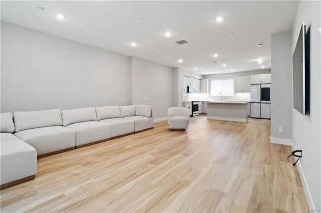 Building Photo - 32017 Paseo Rama