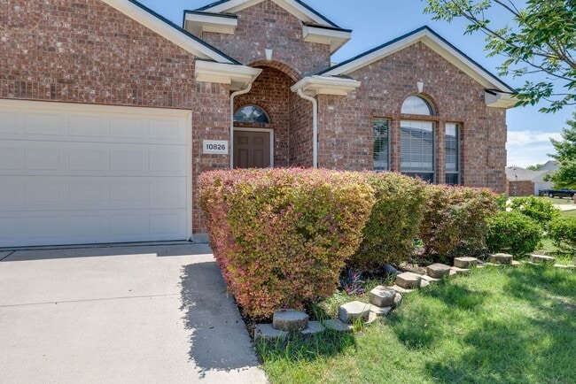 Building Photo - Welcome Home! Gorgeous 3 Bedroom Home Ready For Move In