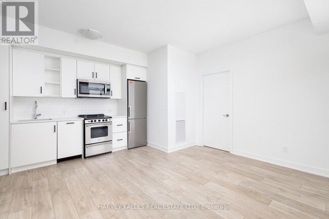 Building Photo - 251-2251 Manitoba St