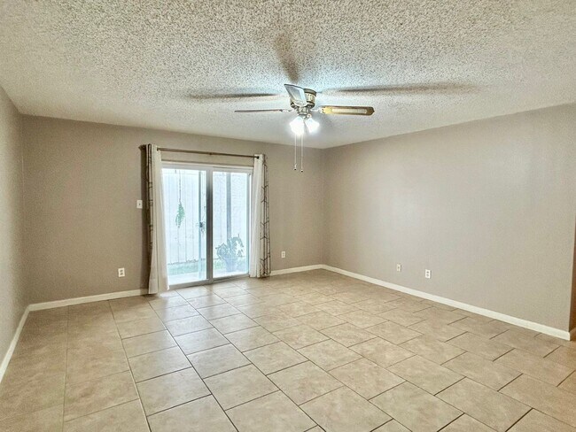 Building Photo - 3BED/2BATH Home for lease!