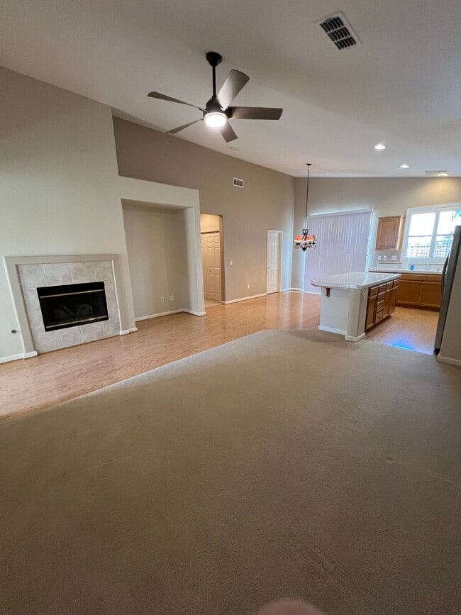 Building Photo - Tracy: $2839 3 bedroom 2 bath single story...