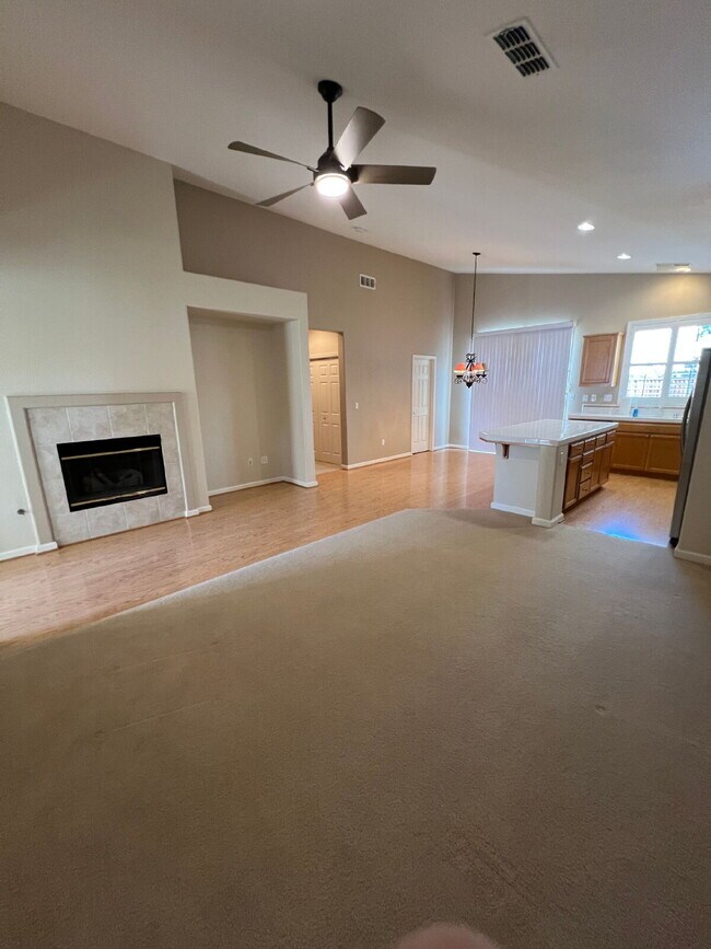 Foto del edificio - Tracy: $2839 3 bedroom 2 bath single story...