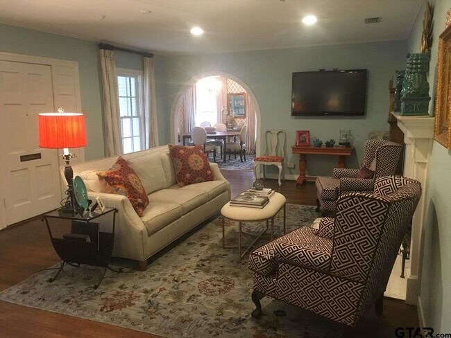 Foto del edificio - 2006 Hilltop Dr