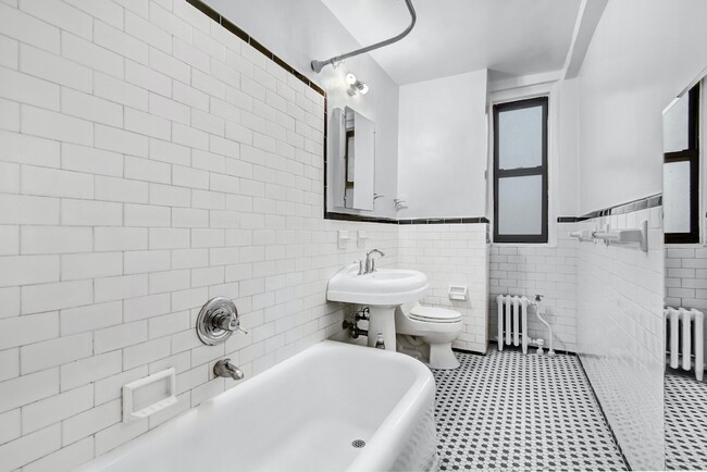 Foto del edificio - 301 E 21st St
