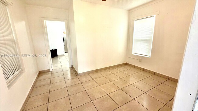 Foto del edificio - 616 SW 8th St
