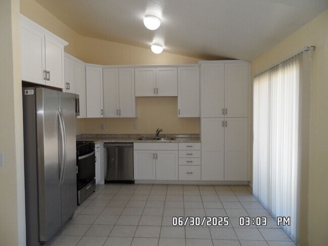 Foto del edificio - 3 Bedrooms, 2 Bathrooms, 3 Car Garage, Fir...