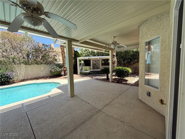 Foto del edificio - 8224 Tivoli Cove Dr