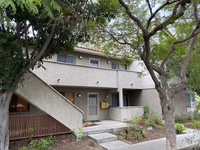 Building Photo - 801 Newport Ave