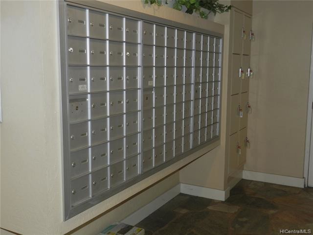 Building Photo - 710 Lunalilo St