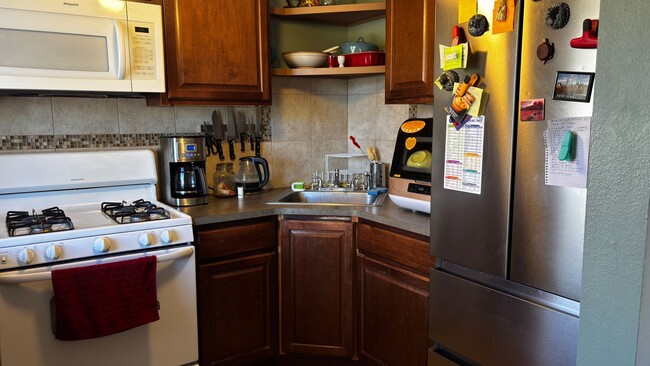 Building Photo - APARTMENT:  APPLE TREE SQUARE APARTMENTS-UPTOWN SEDONA