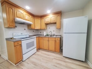 Building Photo - 54 Ferris Ave