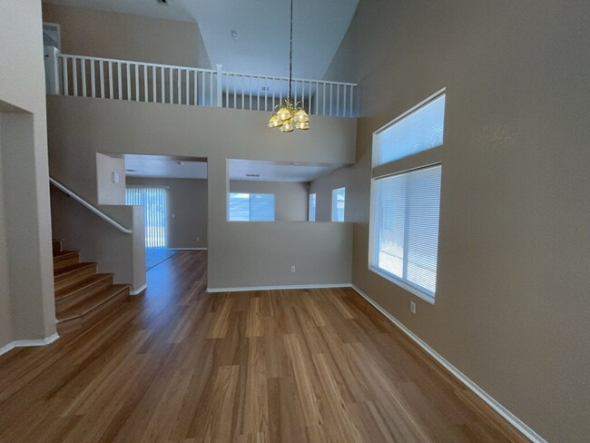 Building Photo - Beautiful 4 bedroom 2 story home