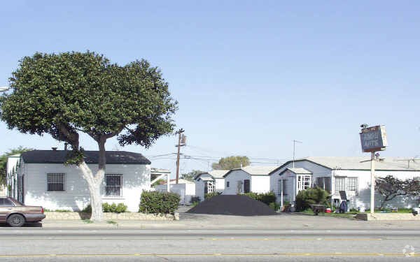 3911-3927 W Imperial Hwy - 3911-& 3927 W Imperial Hwy