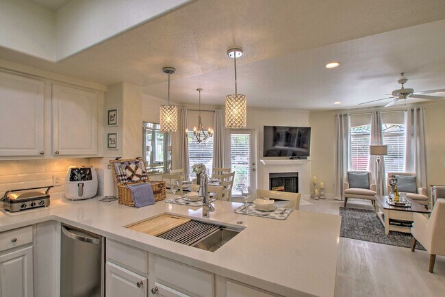 Foto del edificio - 15095 N Thompson Peak Pkwy