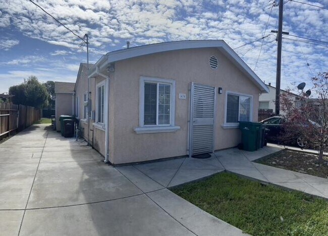 Building Photo - 3 bedroom in San Leandro CA 94578