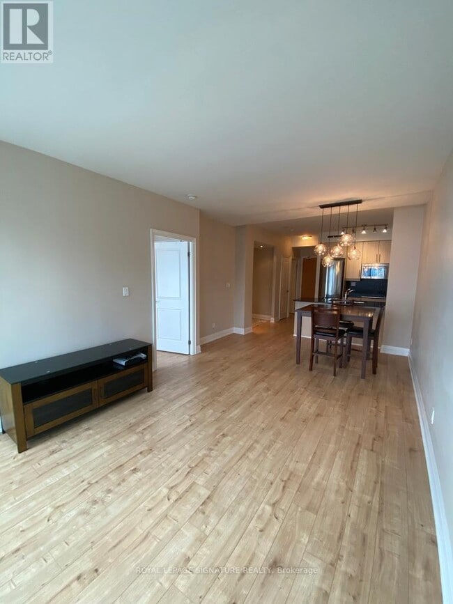 Photo du bâtiment - 1-401 Bedford Rd