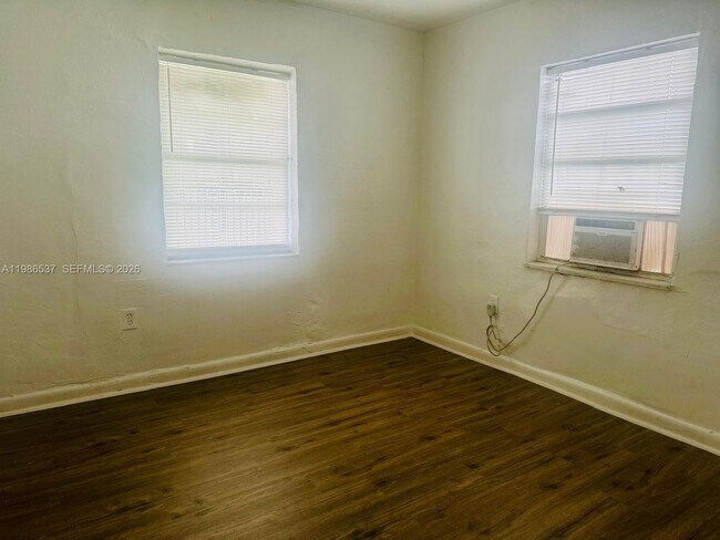 Foto del edificio - 1801 NW 54th St