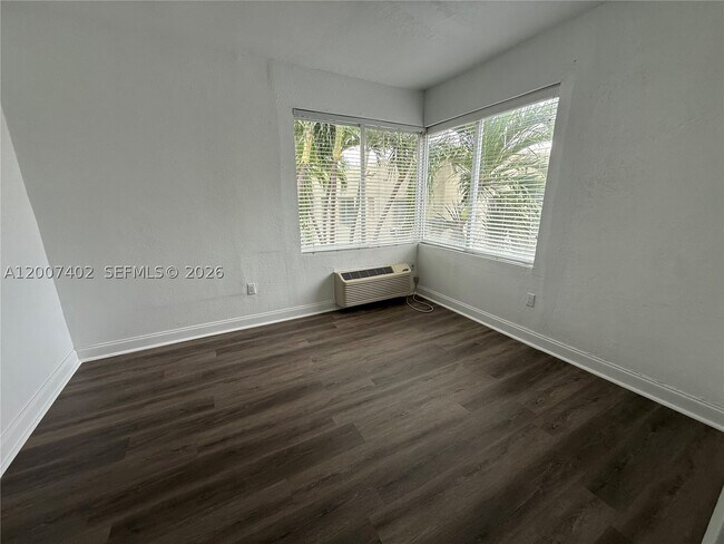 Building Photo - 320 80th St