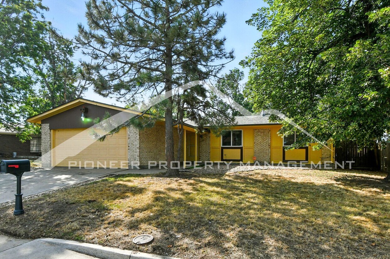 Charming Home with Washer/Dryer and Fenced... - Charming Home with Washer/Dryer and Fenced...