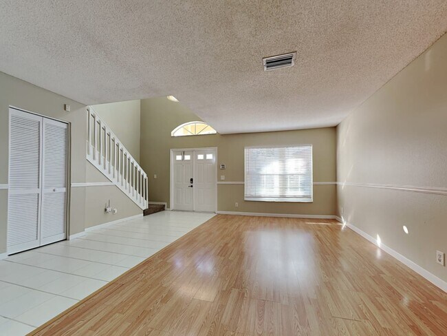 Foto del edificio - 10565 Lake Jasmine Dr
