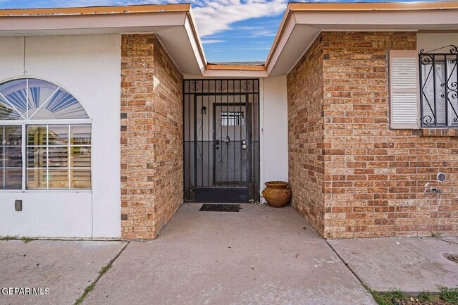 Building Photo - 1821 Ed White Way